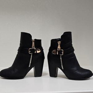 TOP Moda Black Heeled Boots with Gold Zippers